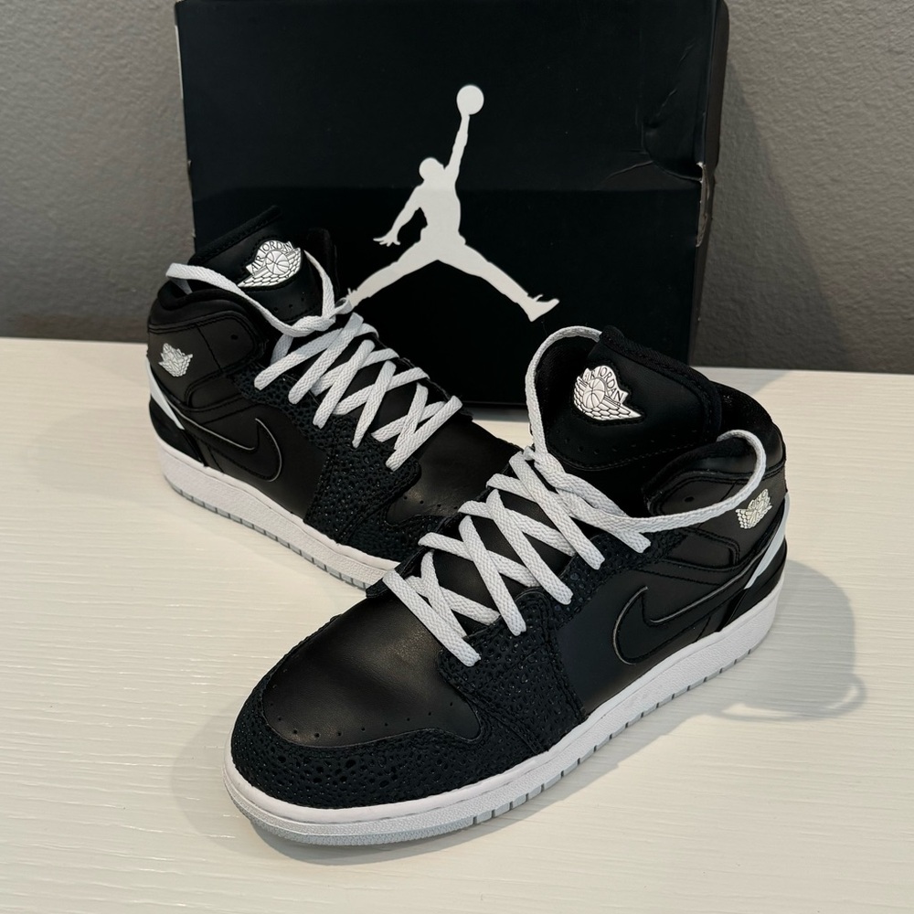 Air Jordan 1 Retro '86 BG Pure Platinum - Size 5Y